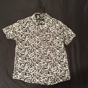 Forever 21 black and white patterned short sleeve button up